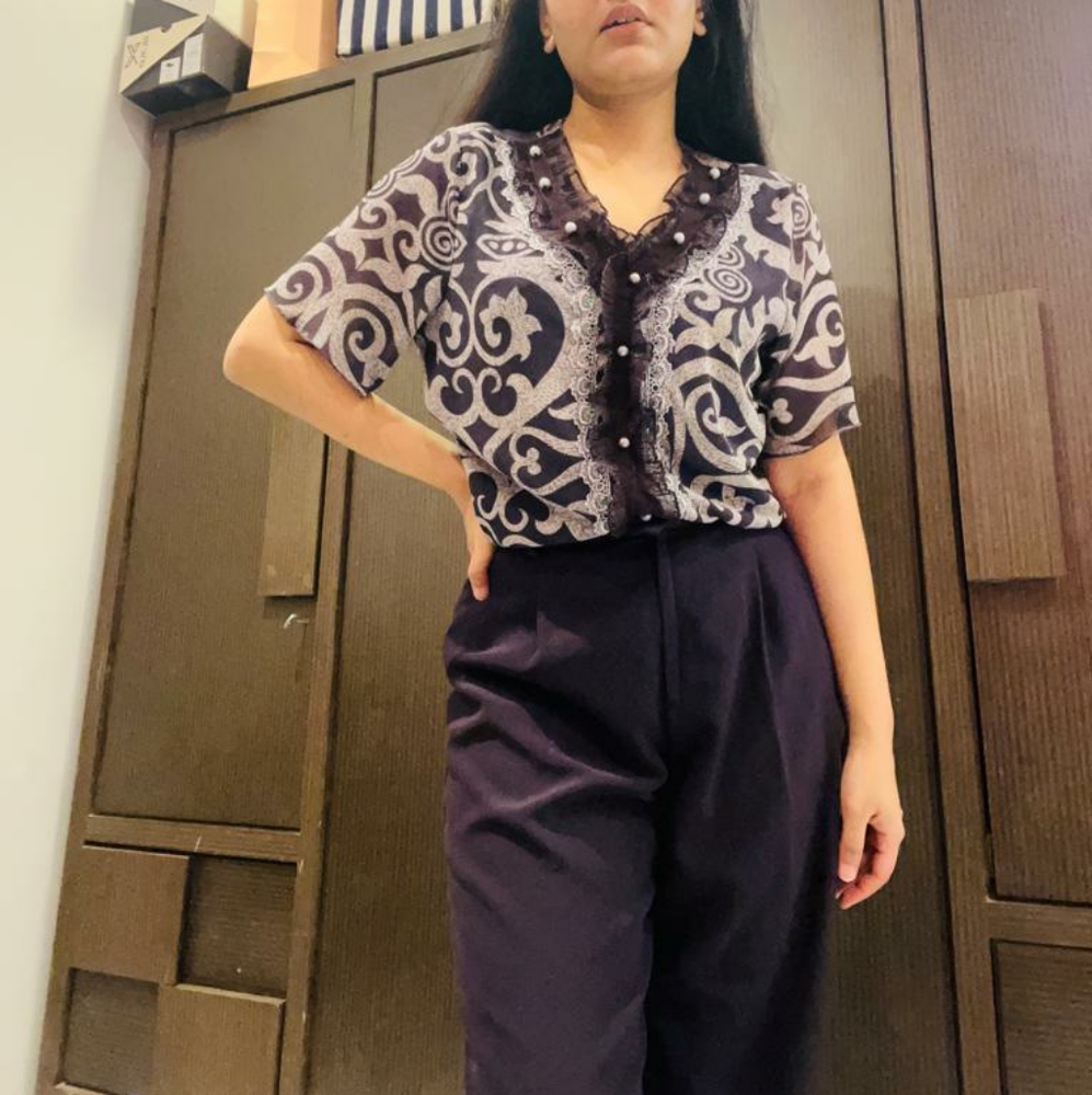 Purple lace top with pearl detailing - Picture 2 of 15